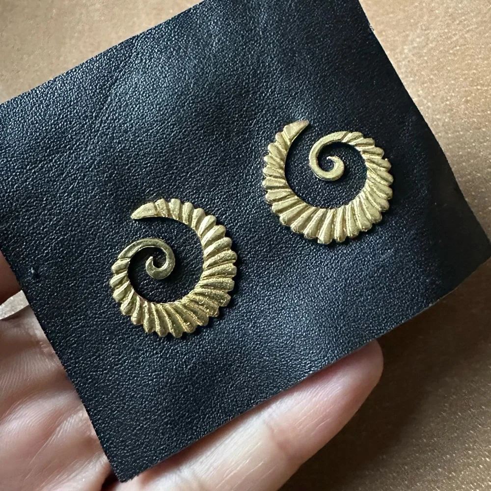 Sea beach spiral coil earring studs gold brass stainless steel posts boho - Picture 1 of 7